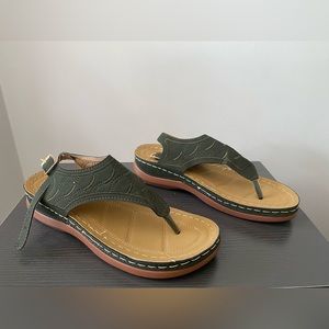 NEW women’s sandal